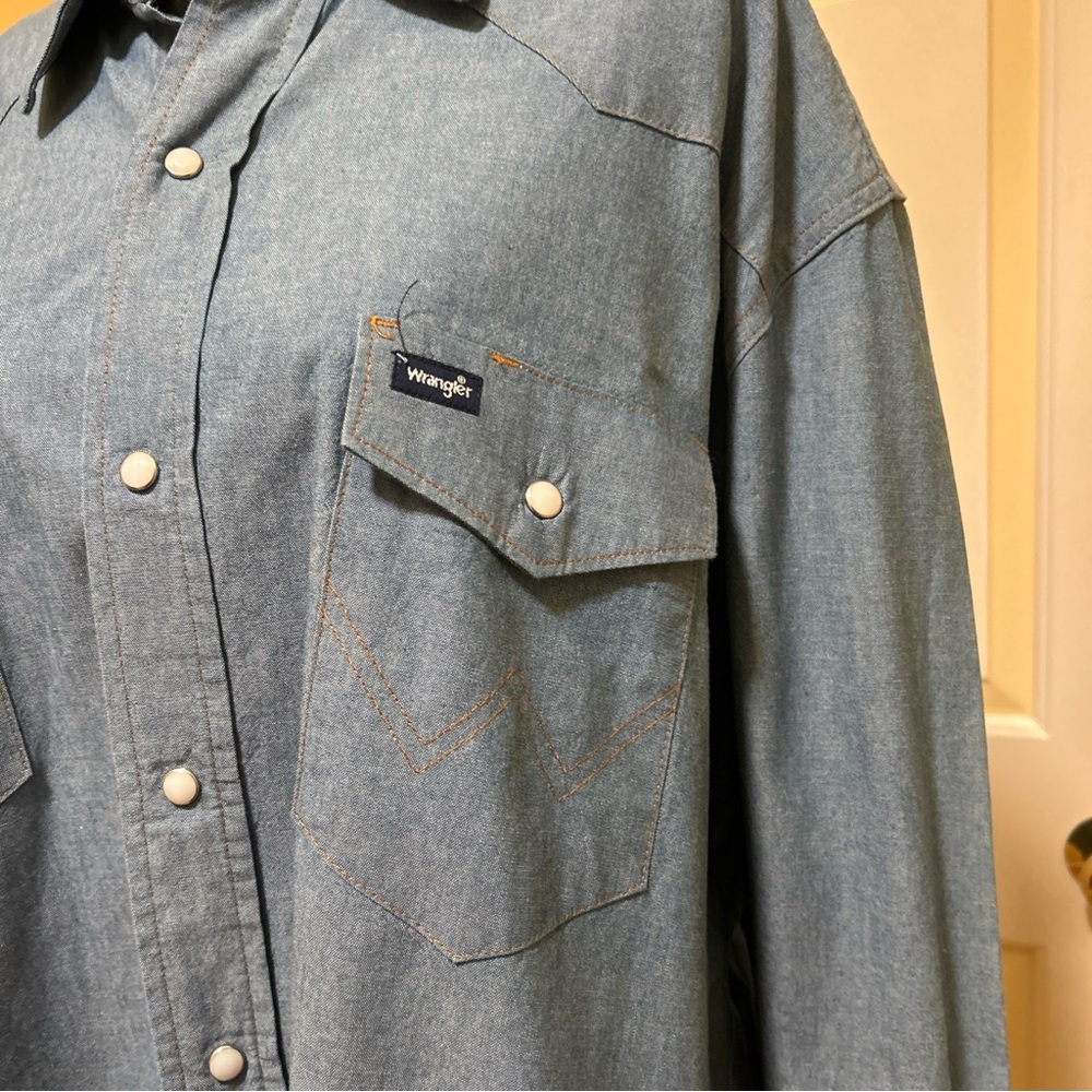 Men’s NWOT Wrangler Light Blue Denim Shirt 100% cotton